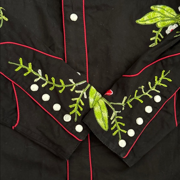 Rockmount Ranch Wear Black Floral Embroidered Men's Shirt - Picture 4 of 5